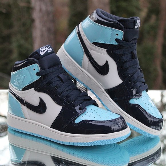 Air Jordan 1 High OG UNC Patent Women’s Size 7 - Picture 3 of 15